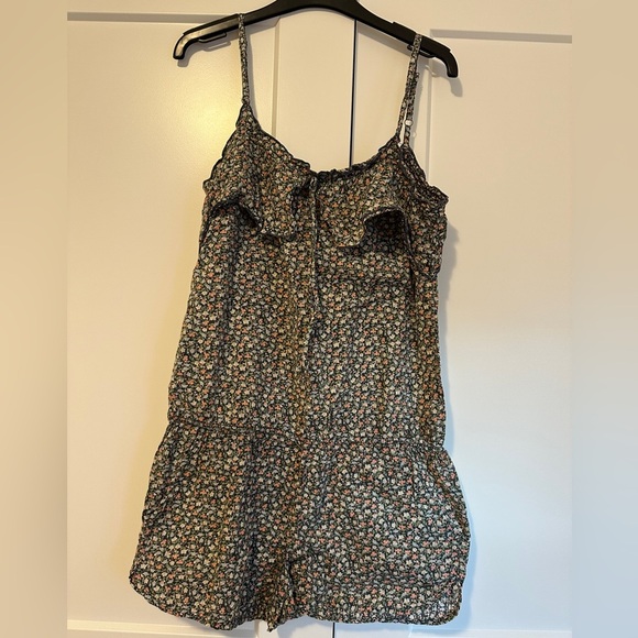 Roxy Black Floral Romper Size Large Women’s - Picture 1 of 10